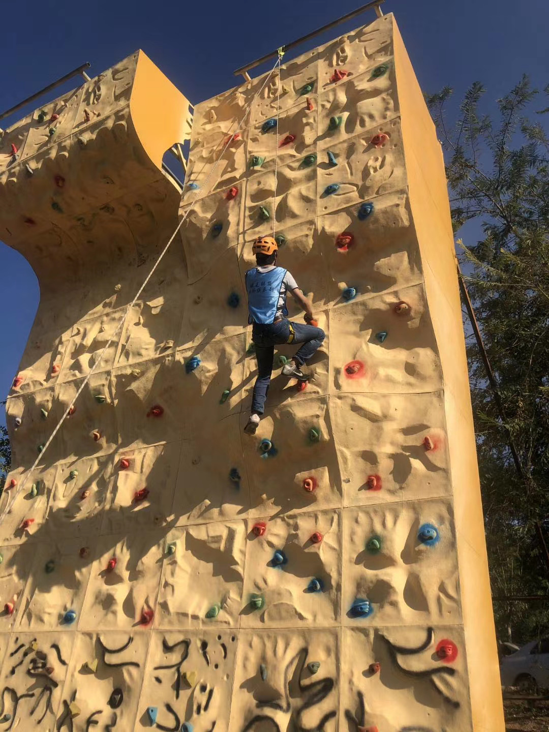 西雙版納戶外拓展訓(xùn)練基地