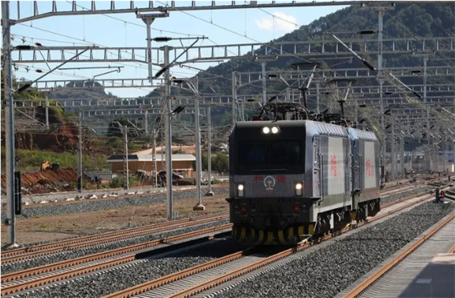 中老鐵路開通在即！感受“大動脈”涌出的強(qiáng)勁熱力